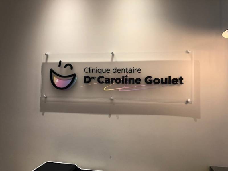 Enseigne commerciale -> Enseignes intérieures | Clinique Caroline Goulet